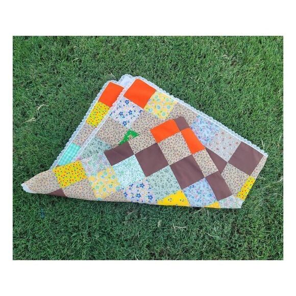 Vintage 1970's Hamdmade Baby Blanket Quilt Throw - Picture 7 of 8